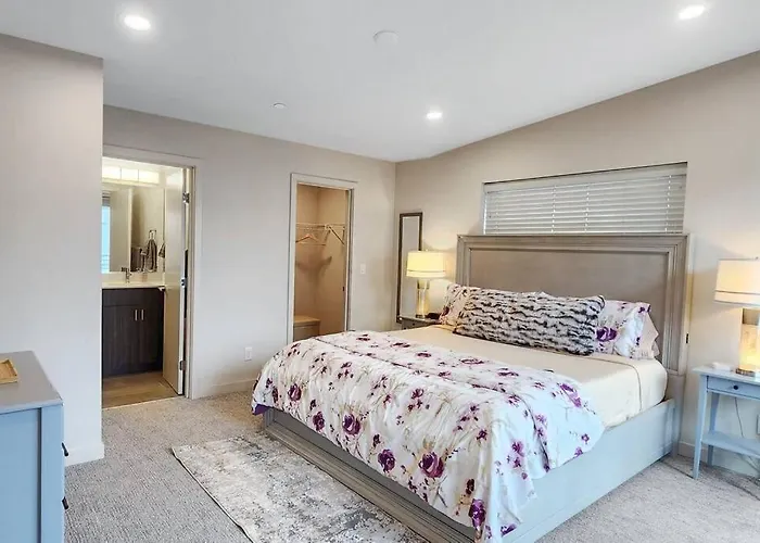 West Seattle\'S Modern Townhome