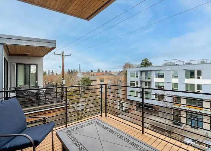 West Seattle\'S Modern Townhome